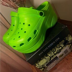 Cafe Robbin Vibrant Green Platform Clogs